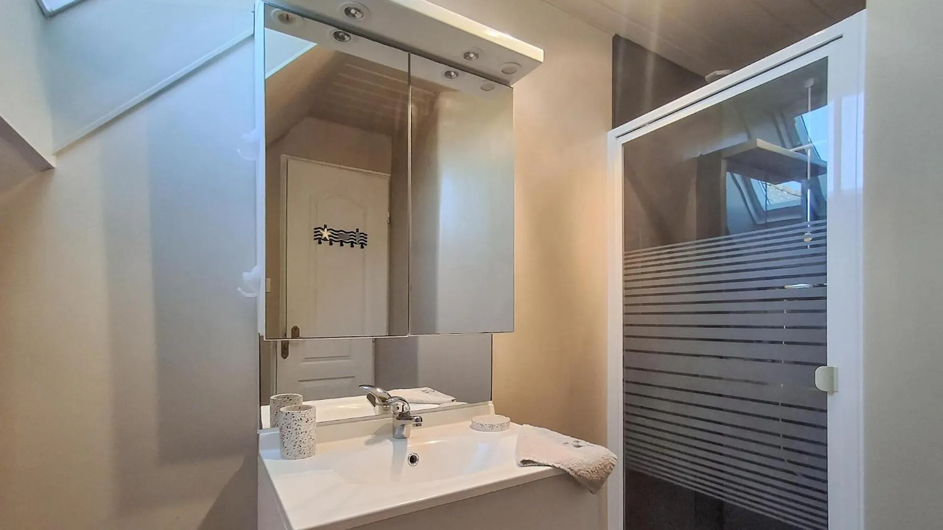 Nice Home In Ploudalmezeau With Kitchen